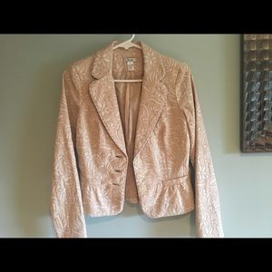 Cache pinkish jacket with flower buttons
